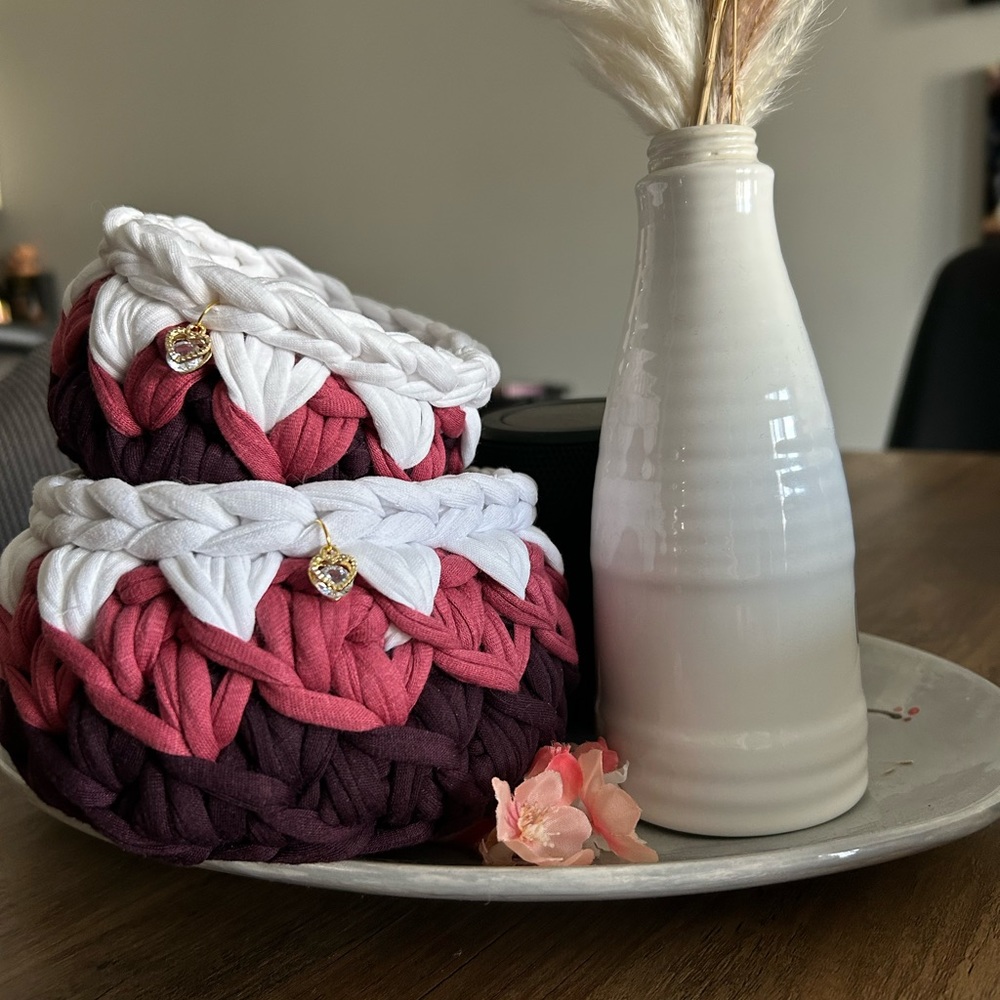 2 crochets bowls - one small one medium